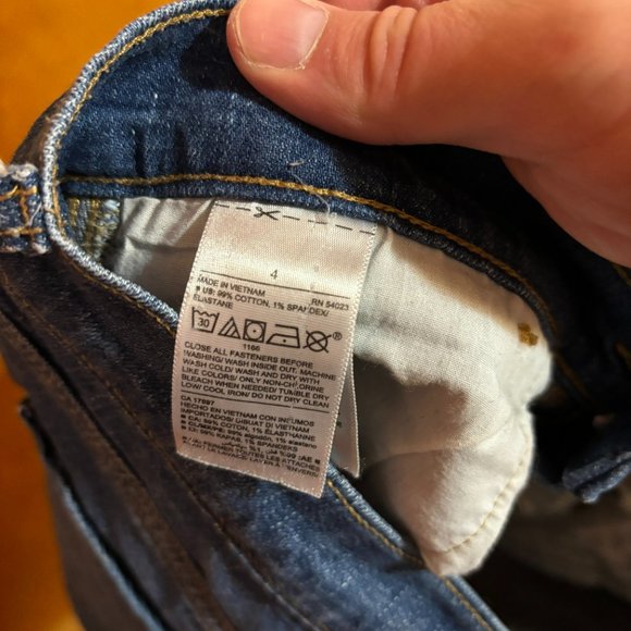 Old Navy Boyfriend Shorts Rolled cuff‎ Distressed Size 4 - Picture 2 of 10